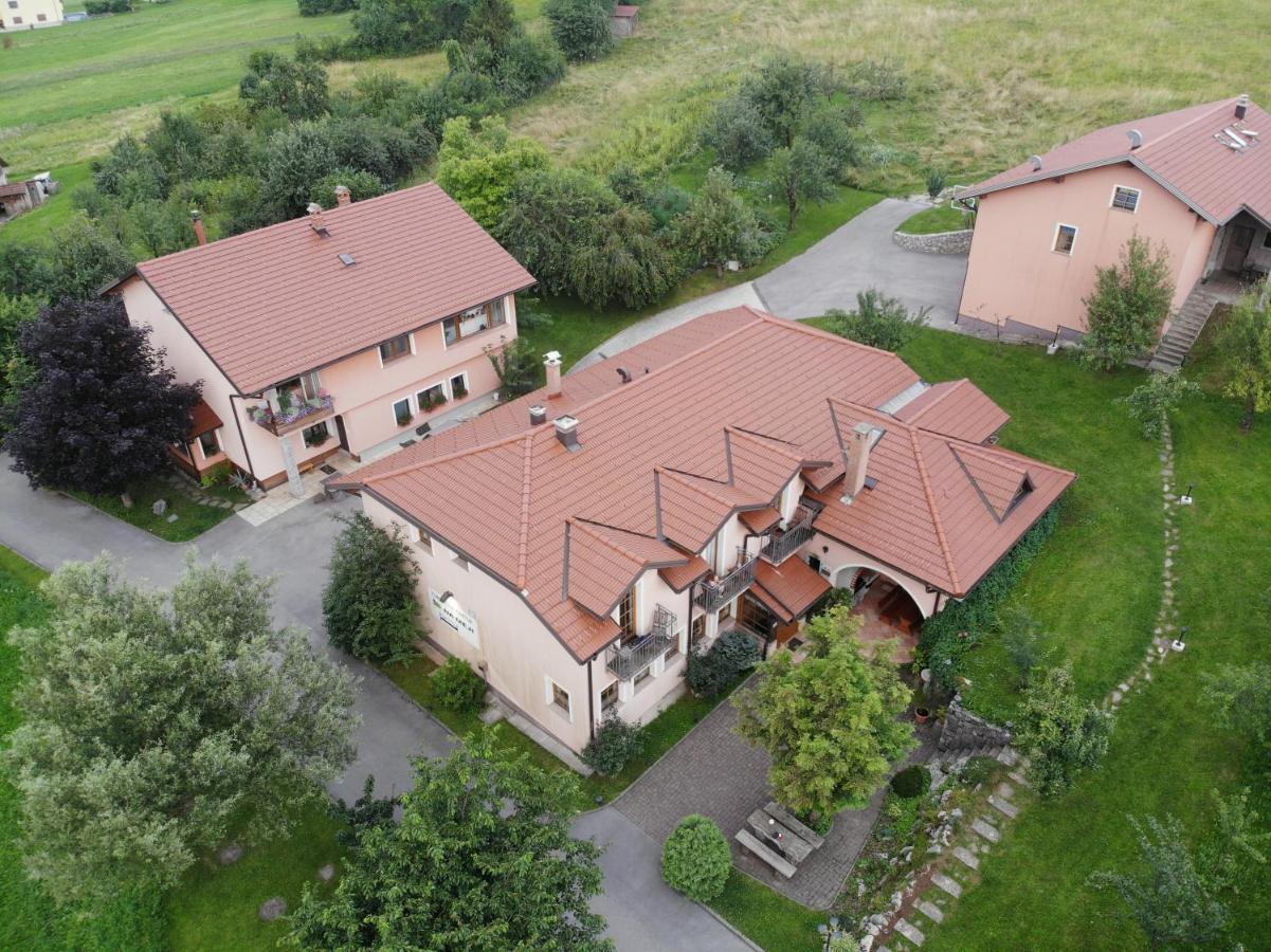 Pension Na Meji Pivka Bagian luar foto